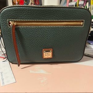 Pebble Grain Camera Zip Crossbody- olive green